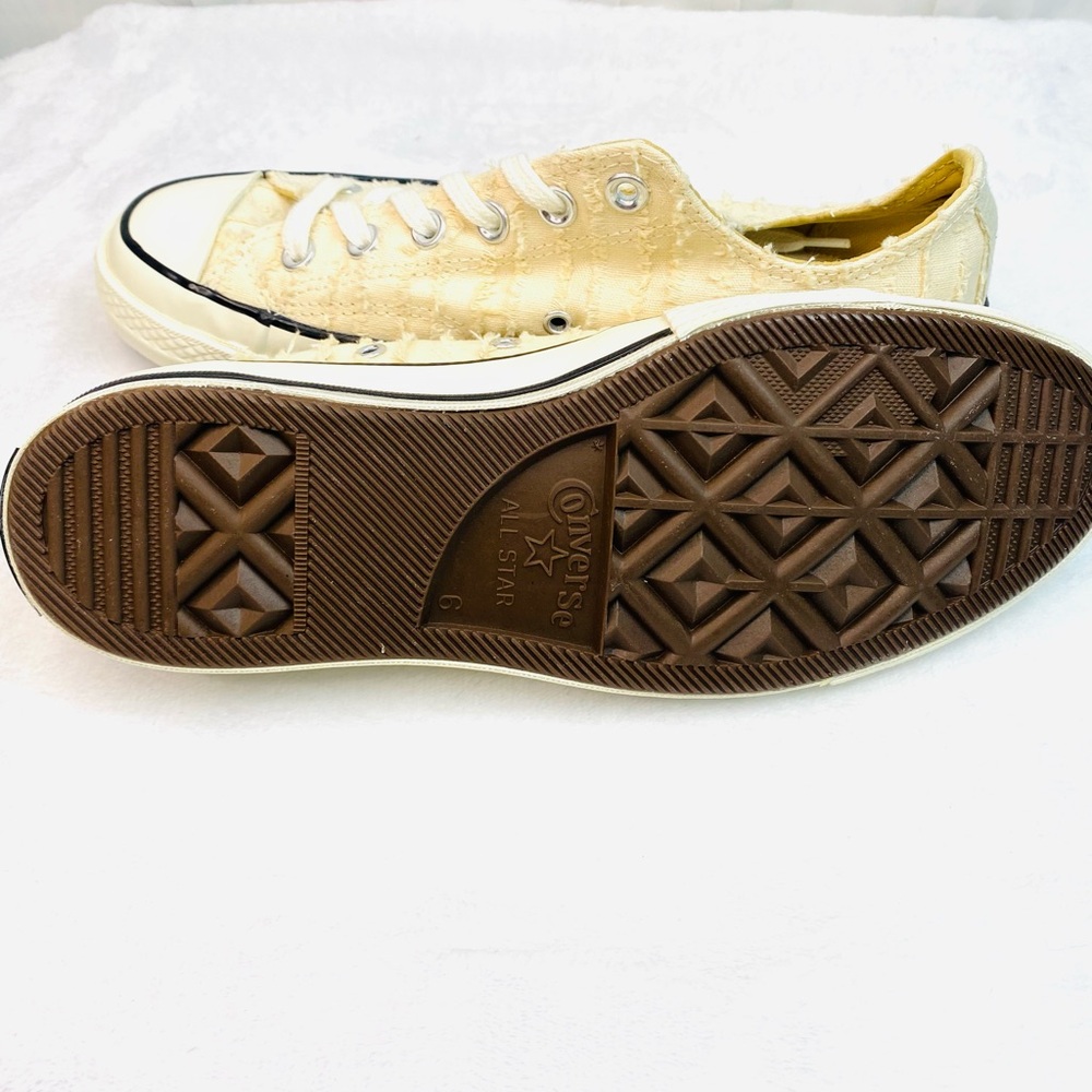 Converse Chuck Taylor Low Cream Distressed Canvas Sneakers Women’s Size 6 - Picture 4 of 12